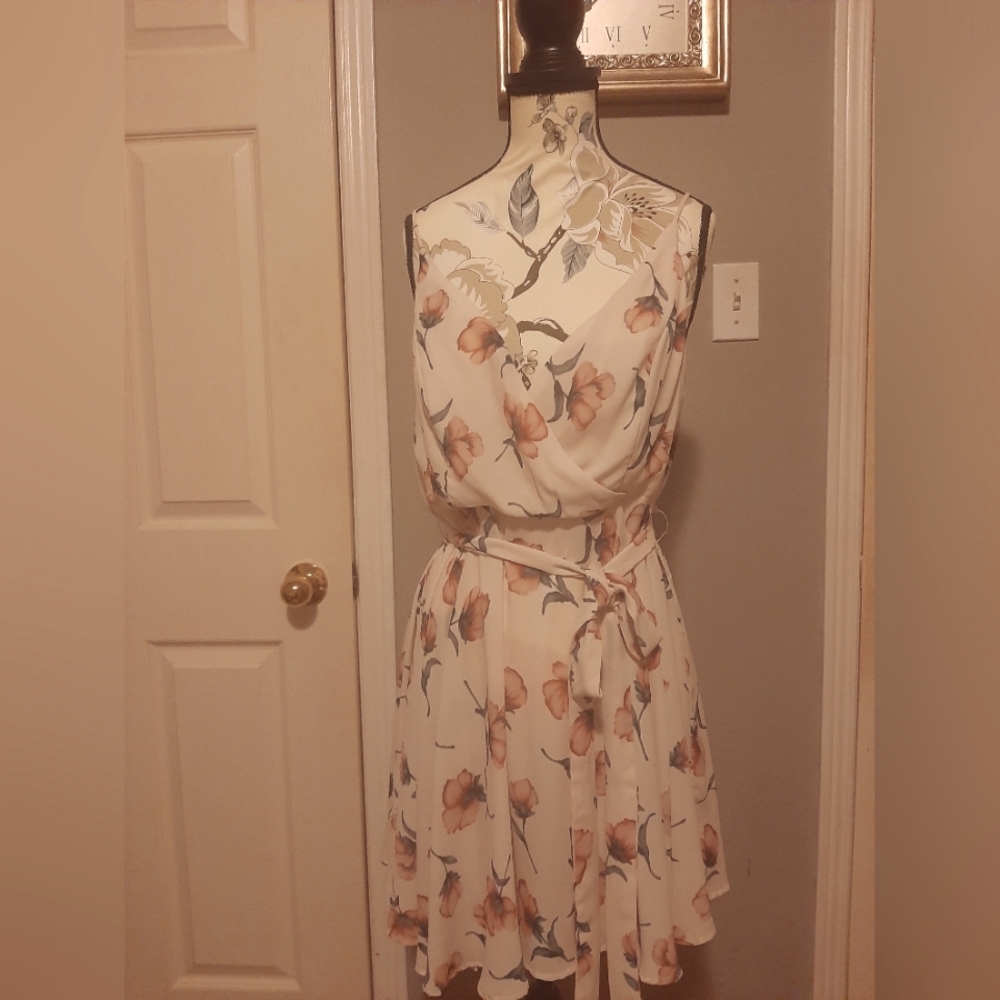 HONEY- Essue Floral Dress Size US L